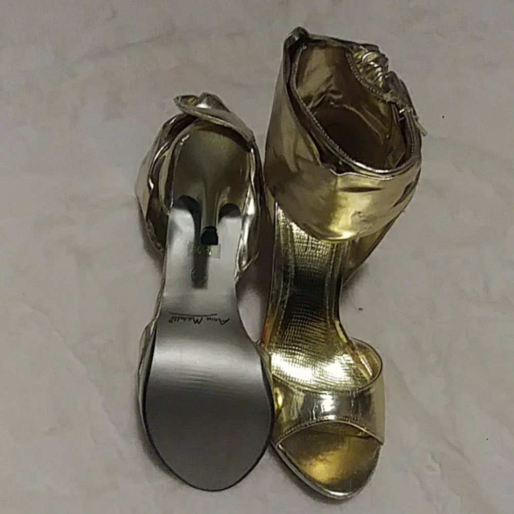 Shoes - Picture 4 of 4